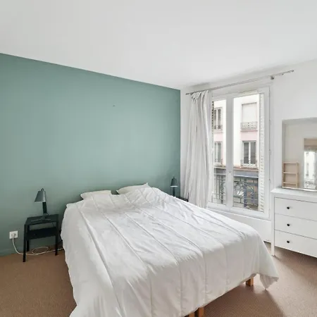 Appartement Le Charme Parisien A Deux Pas De Montmartre